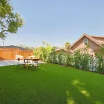 Chic 2B2B Apt W City Views Near Sunset Blvd