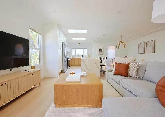 Chic 2B2B Apt W City Views Near Sunset Blvd